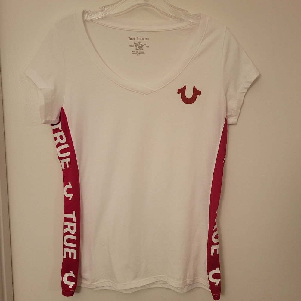 True Religion White Horseshoe V Neck Tee with Red Side Panels, Size S